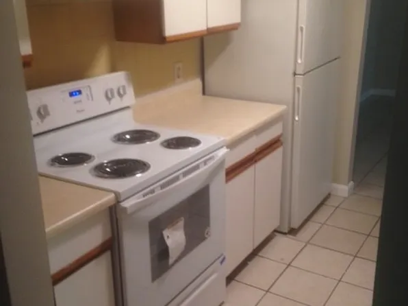 351 Elm St, Gardner, MA 01440