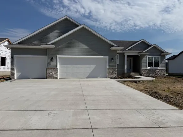 2801 Autumn Woods Dr, Cedar Falls, IA 50613