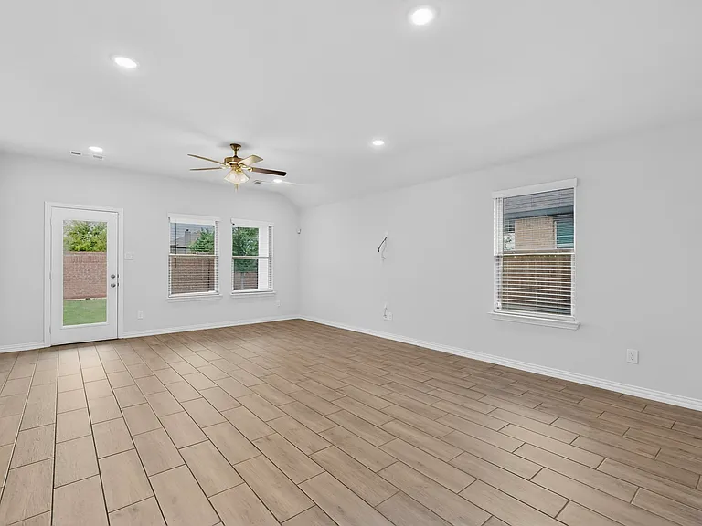 4009 Mockingbird Ln — Photo 4