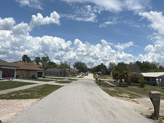 4th image of 5261 Woodridge Ln