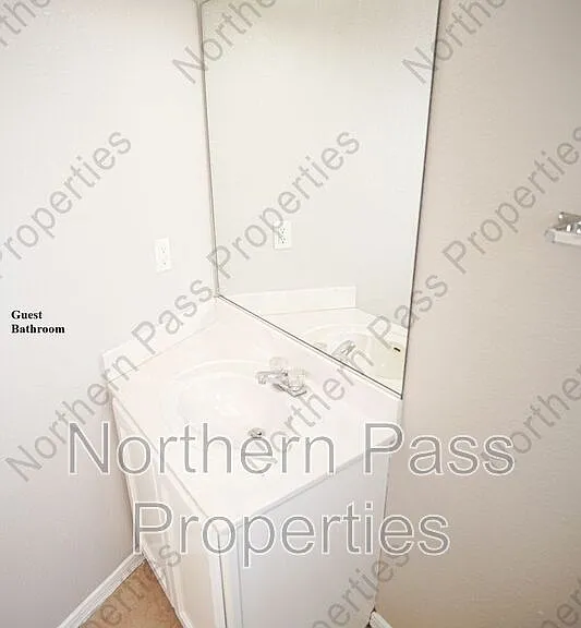 528 Green Village Ct #B — Photo 12