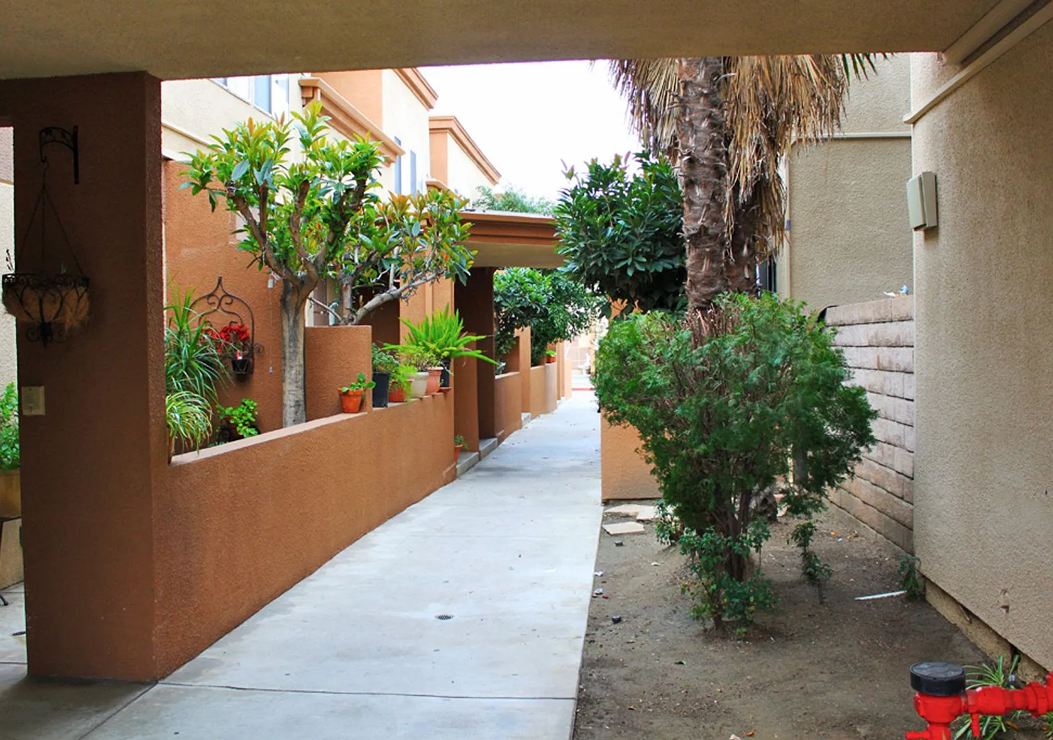 Nordhoff Townhomes — Photo 3