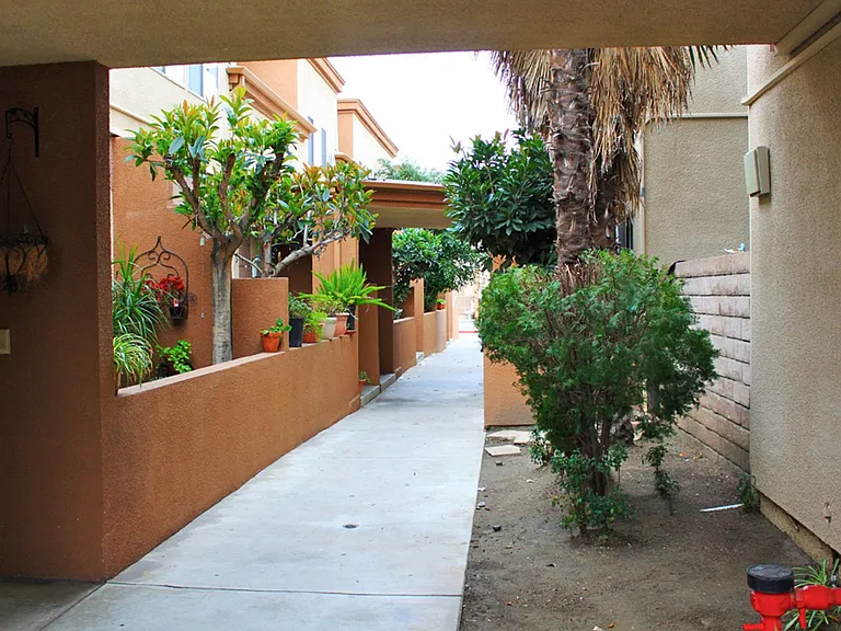 14707-29 Nordhoff St — Photo 4
