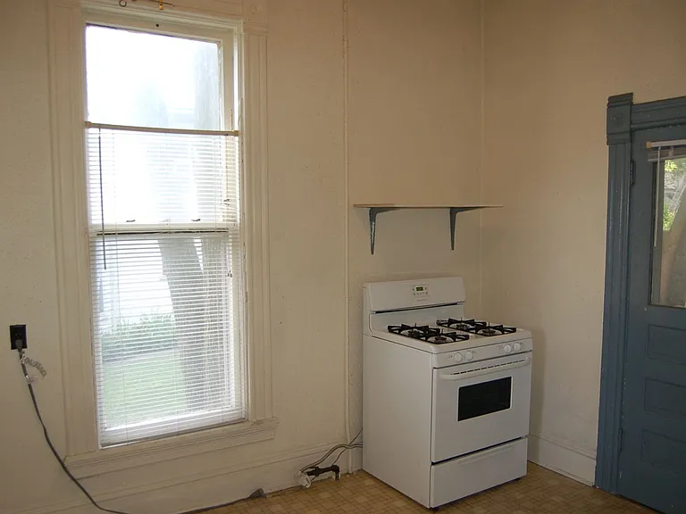 209 E Mifflin St — Photo 13