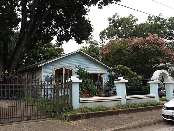 3rd image of 411 E Young Ave