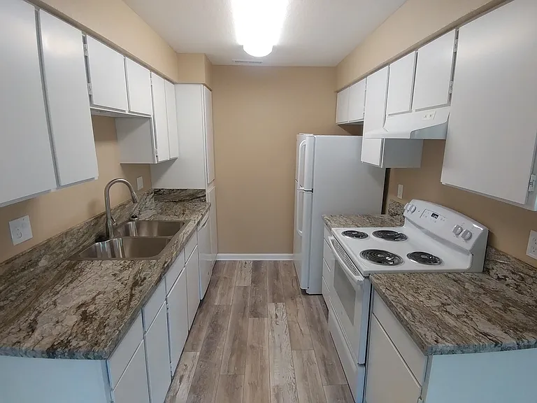 1435 Willis St — Photo 8