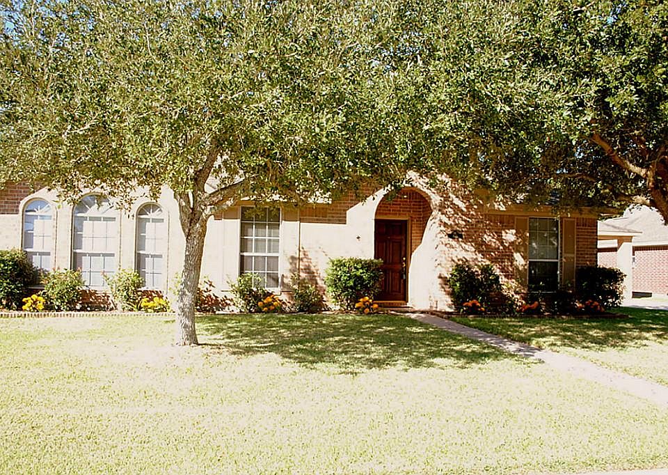 1st image of 405 Meadows Forest Dr