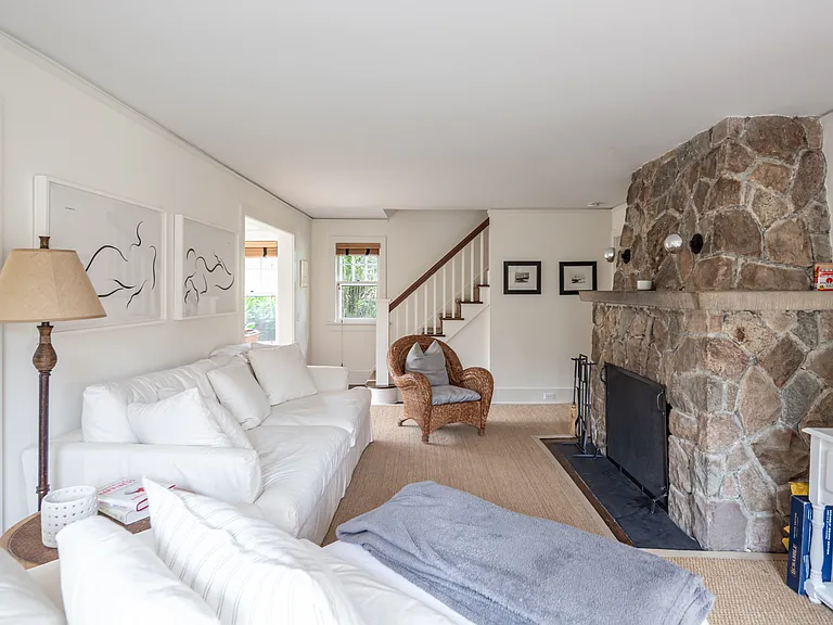 40 McGuirk St — Photo 4