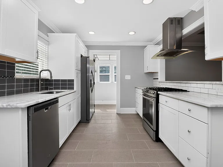3945 Winfield Dr — Photo 5