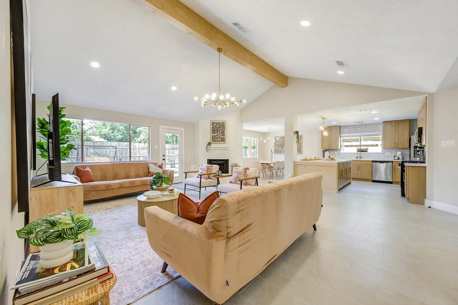 4 bed, 2.0 bath, $6,219 — Photo 4