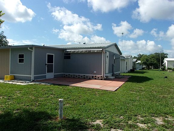 3rd image of 404 Carnation Dr