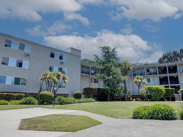 Terra Linda Manor — Photo 15