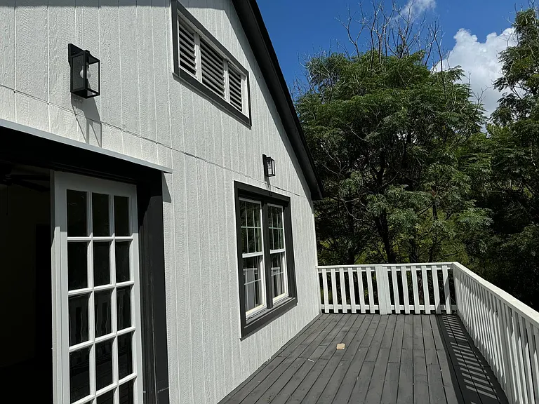 1121 E Texas St — Photo 19