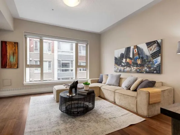 35 W Inglewood Park SE #413, Calgary, AB T2G 1B5
