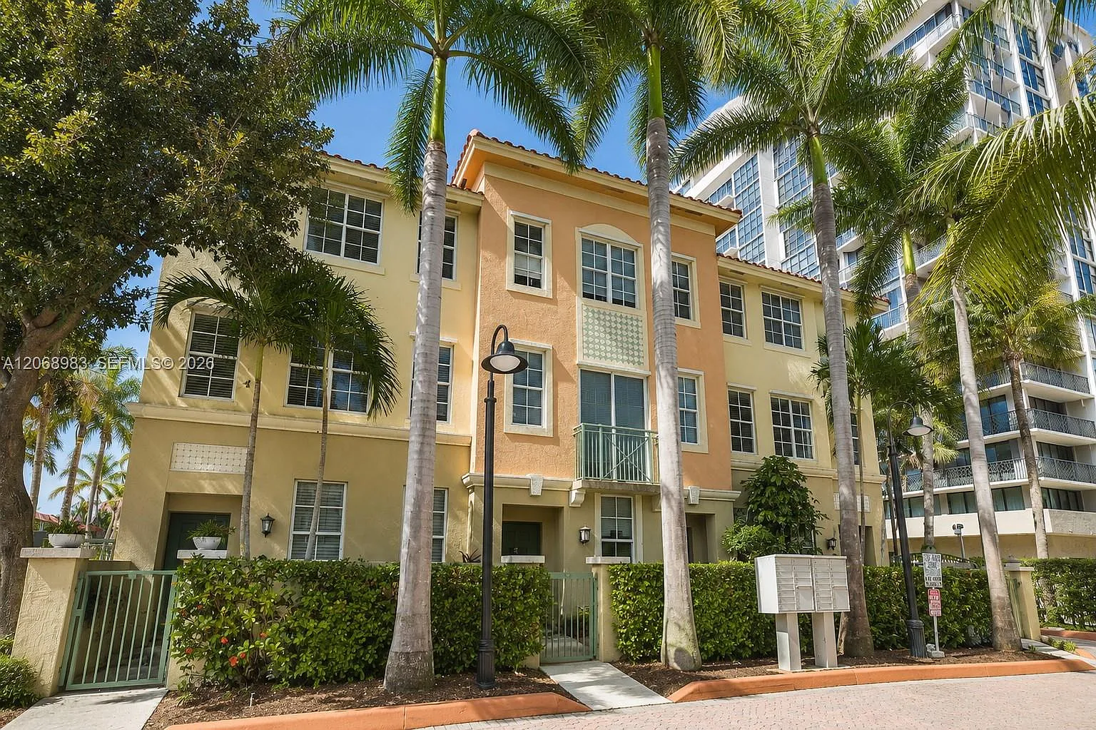 2080 Ocean Drive Condo — Photo 4
