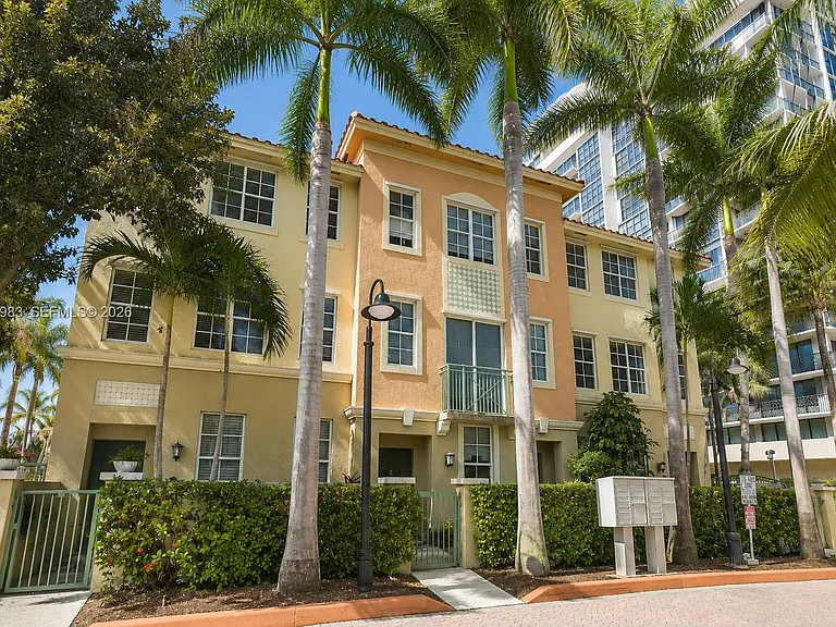 2069 S Ocean Dr #Townhouse 18 — Photo 4