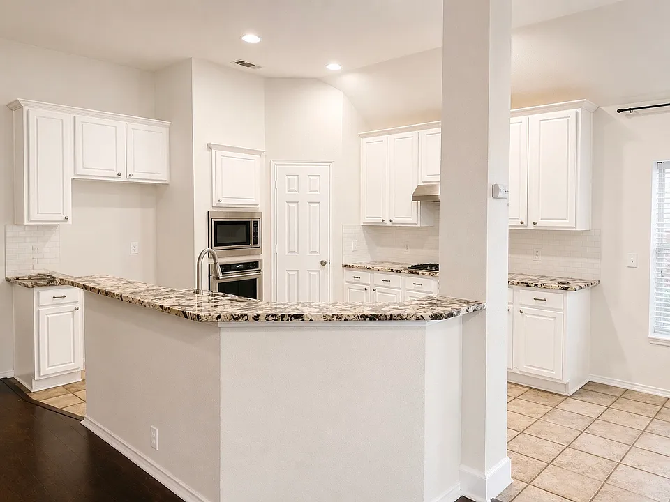2217 Killarney Dr