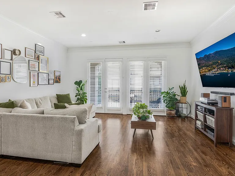 8817 Lakeshore Bend Dr — Photo 14