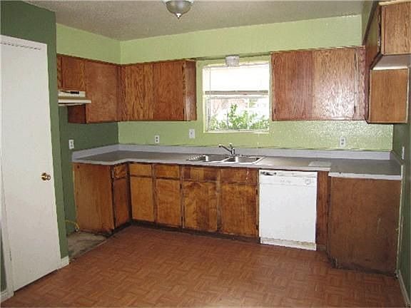 3rd image of 1004 Missouri St