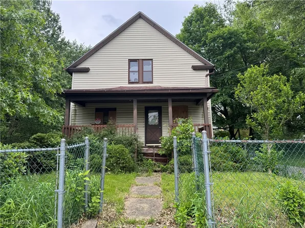 833 Sherman St, Akron, OH 44311