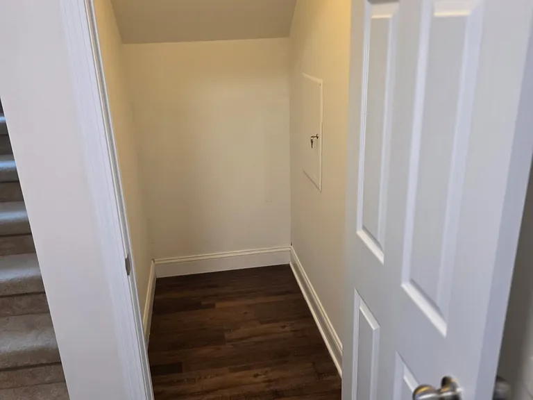 466 Carriage House Ln — Photo 8