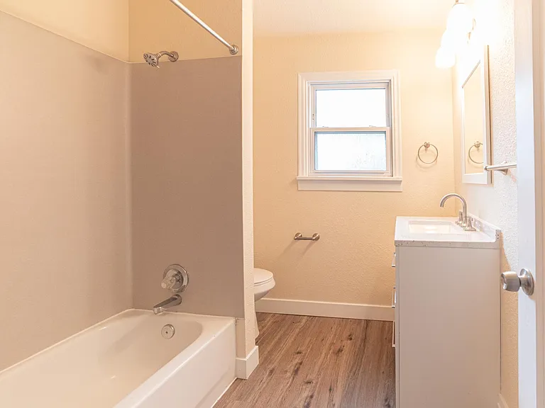 919 S Sprague Ave — Photo 4