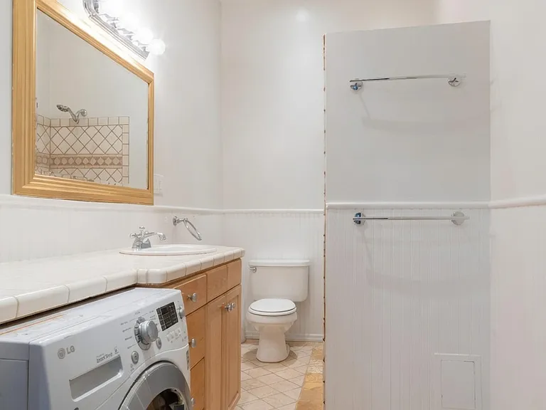 110 E 17th St #2R — Photo 5