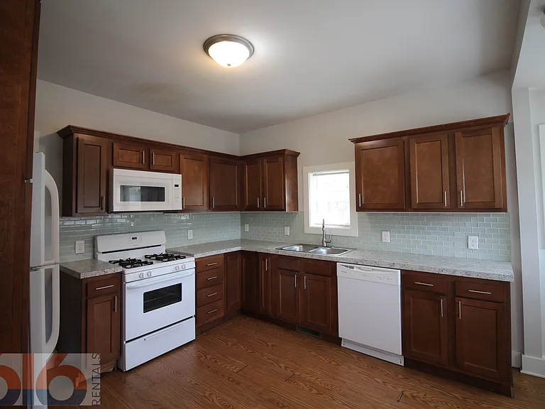 858 Dayton St SW — Photo 3