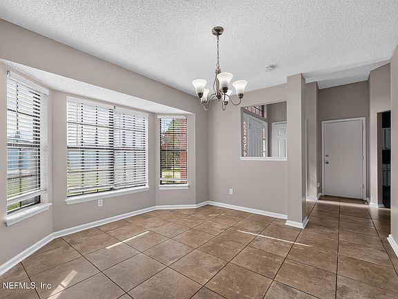 4th image of 398 WILLOW GREEN Drive