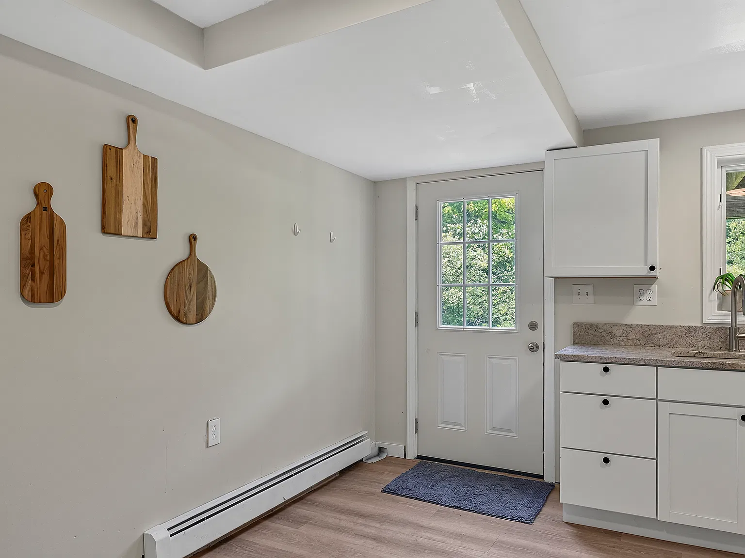 3 bed, 1290 sqft, $2,300 — Photo 3
