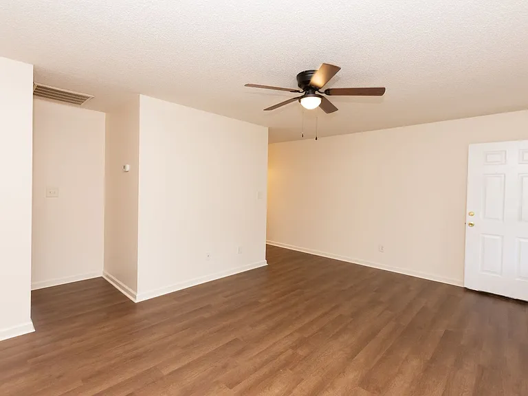 241 Lakewood Dr — Photo 8