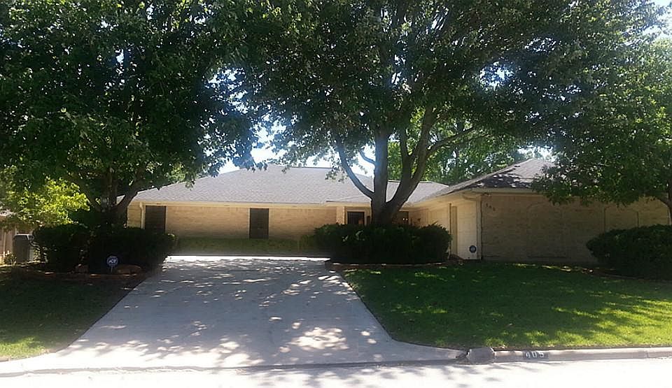 1st image of 405 Brookhollow Dr