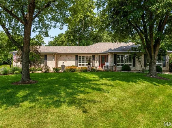 329 Woodmar Ct, Ballwin, MO 63011