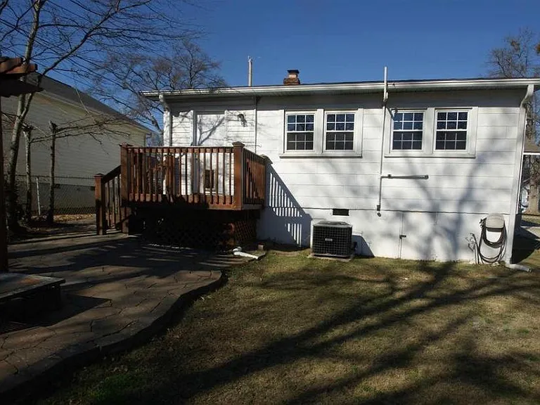 121 Connecticut Ave — Photo 16