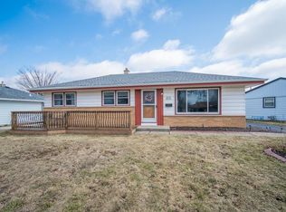 W150N8138 Manhattan Dr, Menomonee Falls, WI 53051