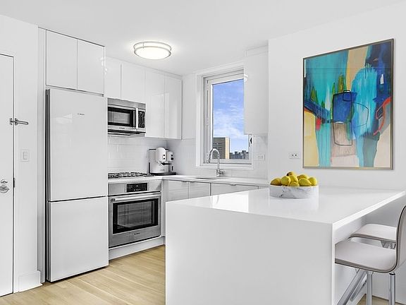 4th image of 322 W 57th St APT 31H