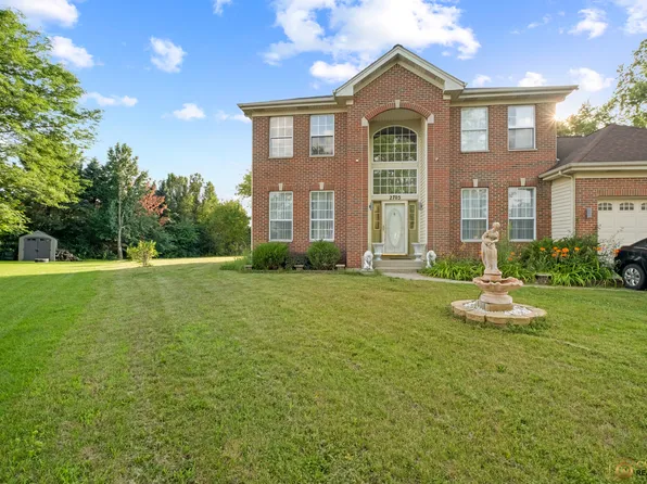 2705 Westwood Cir, Carpentersville, IL 60110