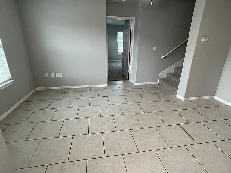 1101 Parkview Dr — Photo 4
