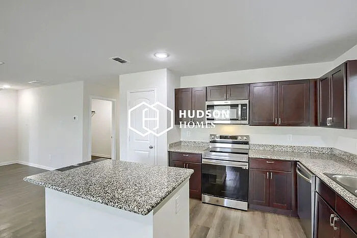 159 Westview Dr — Photo 6