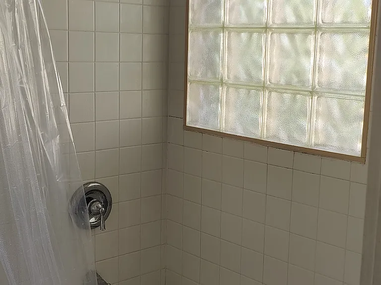 1113 W San Antonio St — Photo 5