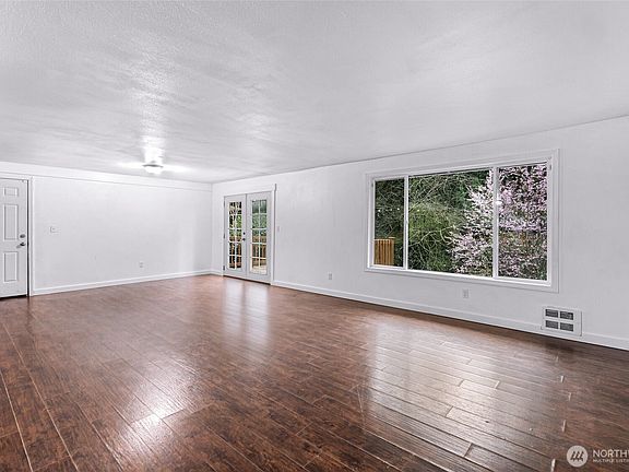 4th image of 2422 73rd Street SE