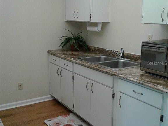 4th image of 1902 Dandridge St APT 22