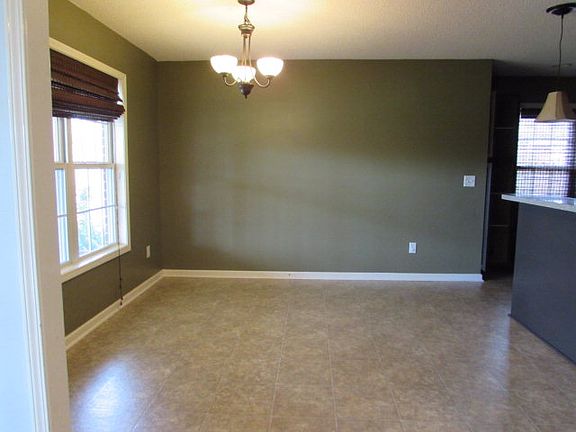 4th image of 195 Trailwood Dr