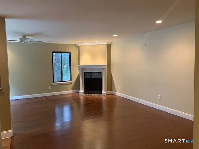 16 Greenbriar Dr #E — Photo 10