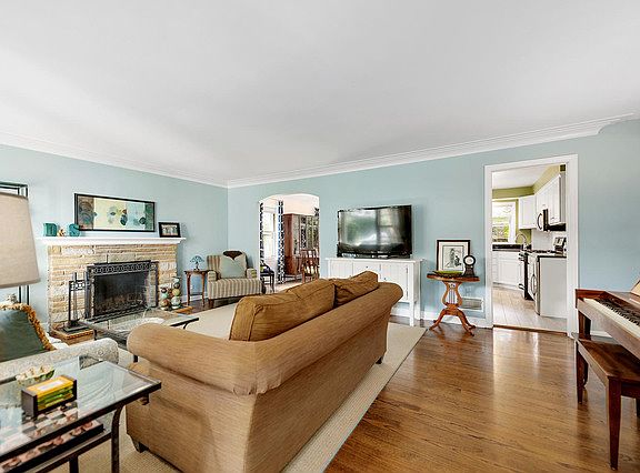 3rd image of 76 Drexel Ave