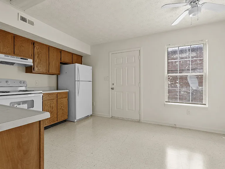 10439 Hillpark Dr — Photo 10