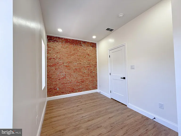 2762 Martha St — Photo 29
