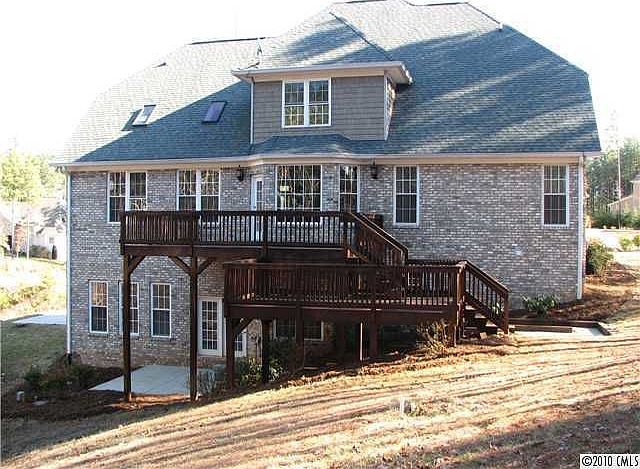 1st image of 111 Waterbury Dr
