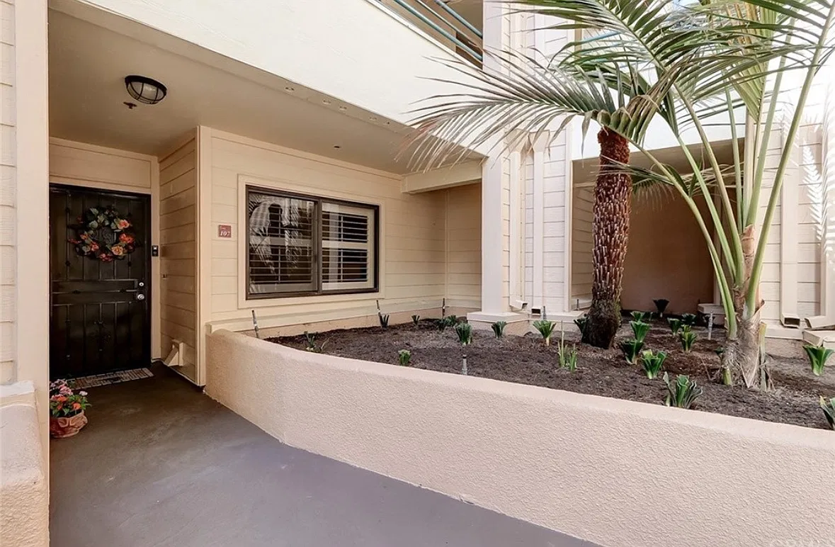 2 bed, 1330 sqft, $4,900 — Photo 2
