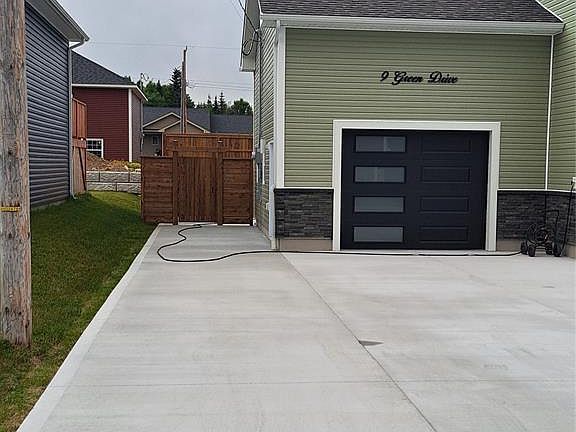 3rd image of 9 Green Drive